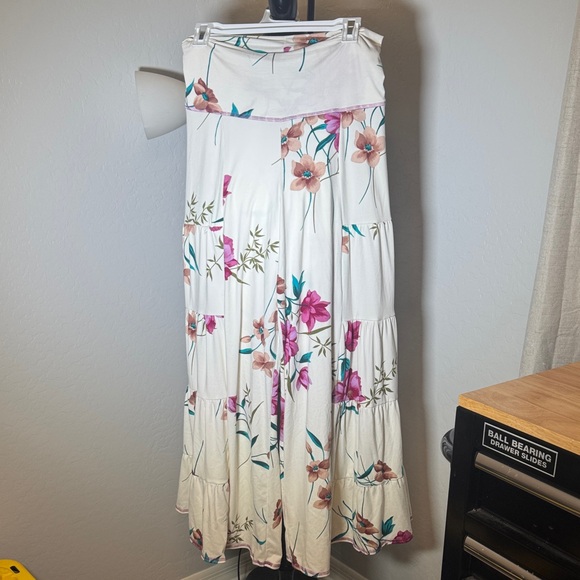 Autumn Teneyl White and Pink floral wide leg pant - Picture 3 of 7
